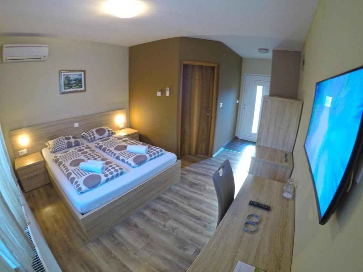 Apartment And Rea *