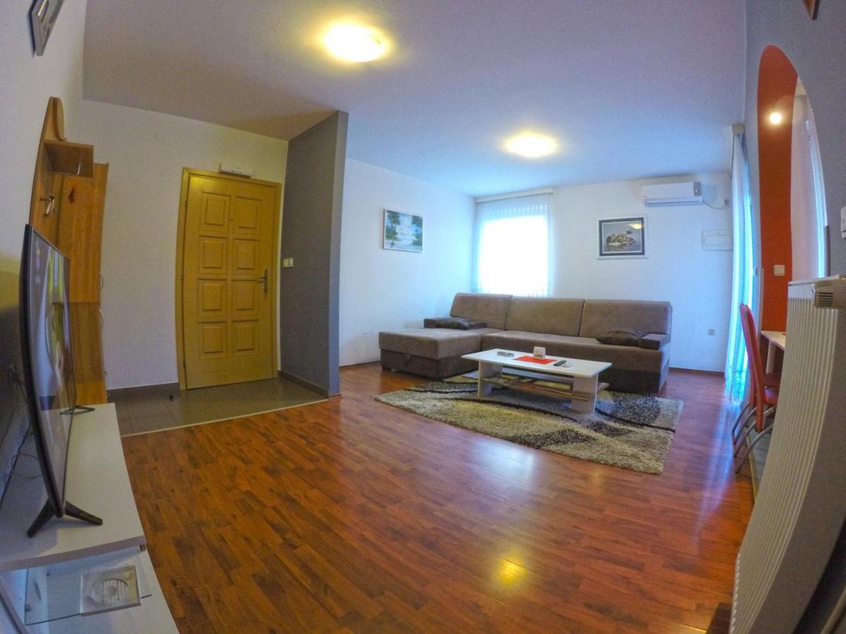 Apartment And Rea *